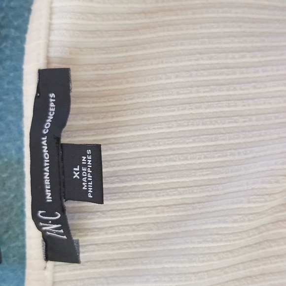 Inc white summer shell - Picture 2 of 2